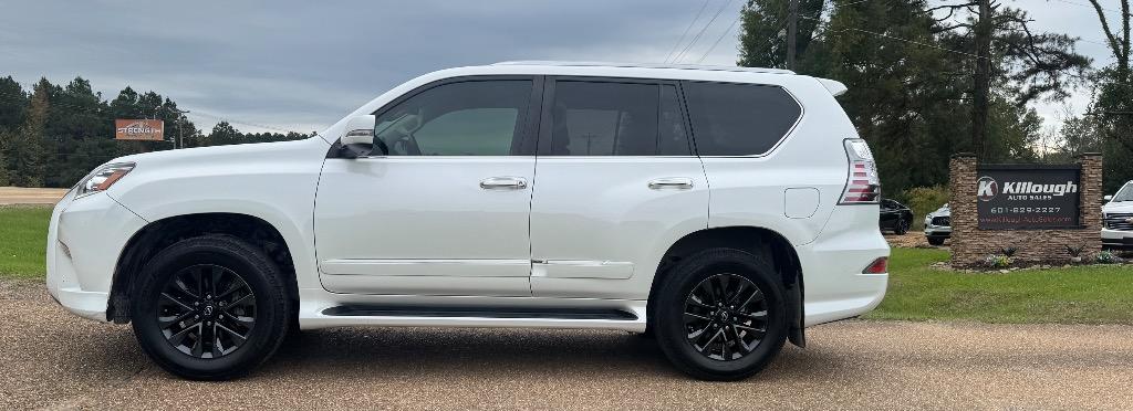 2016 Lexus GX Luxury's photo