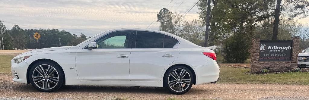 2016 INFINITI Q50 Premium's photo