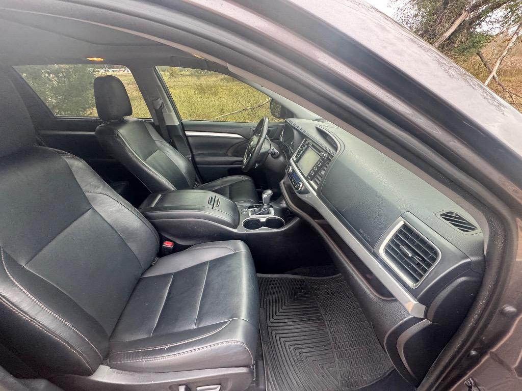 2019 Toyota Highlander XLE - Photo 16