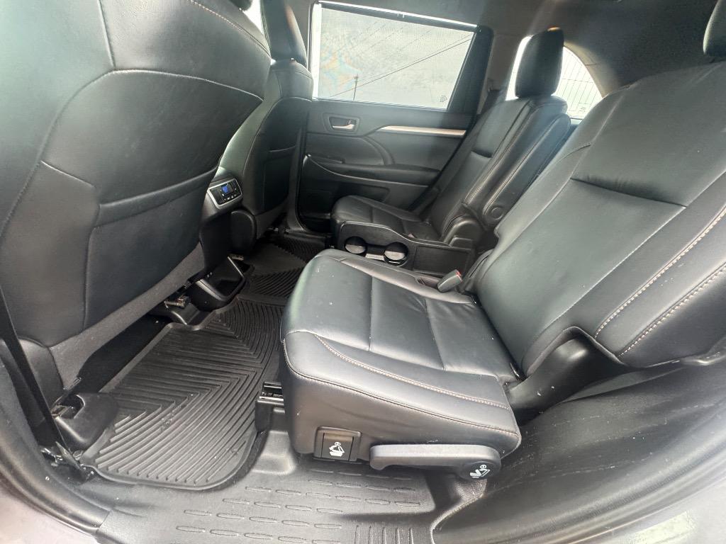 2019 Toyota Highlander XLE - Photo 18