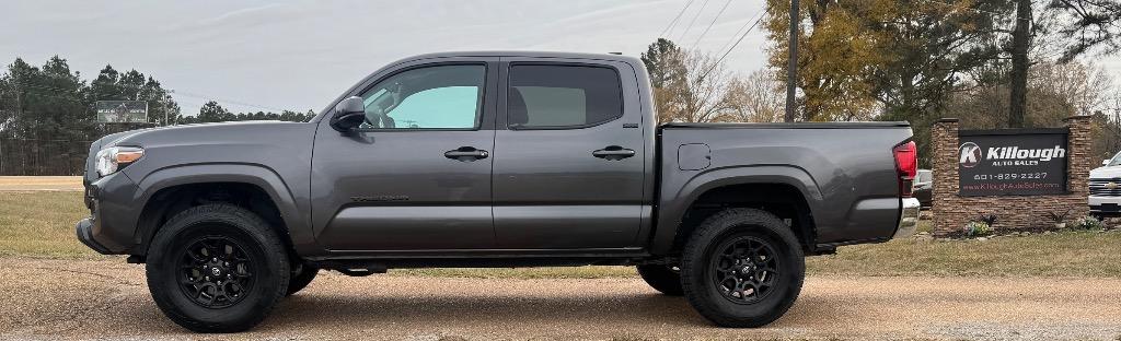 2020 Toyota Tacoma SR5's photo
